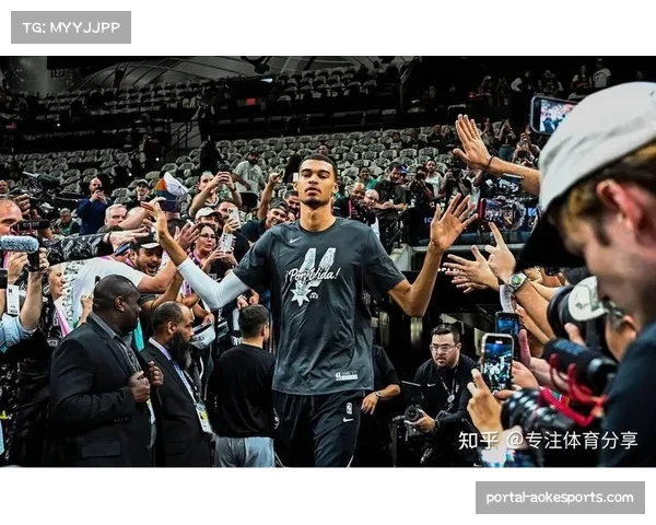 布克领衔太阳主场迎战马刺 文班亚马巅峰对决燃爆全场